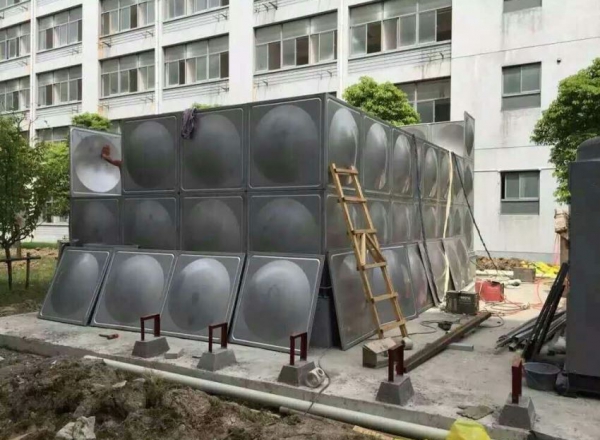 工業(yè)區(qū)水箱安裝